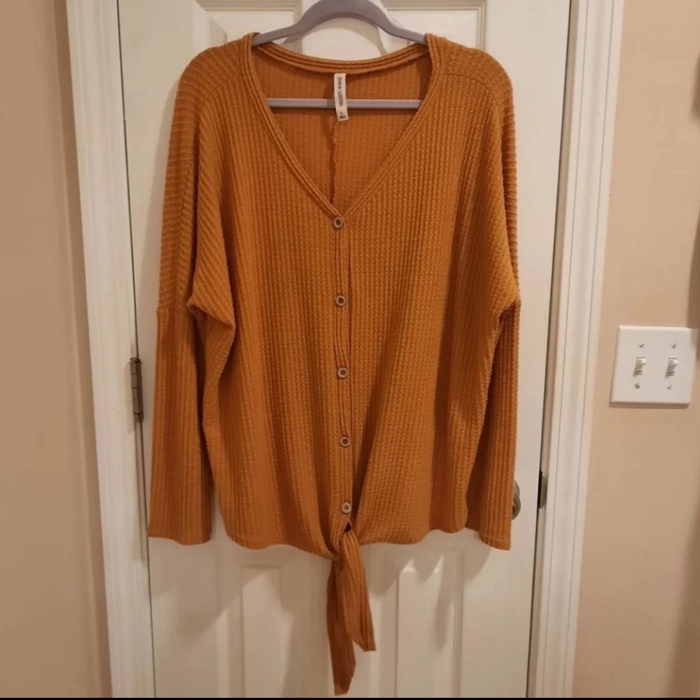 Zenana Outfitters Long Sleeve tie Button Down